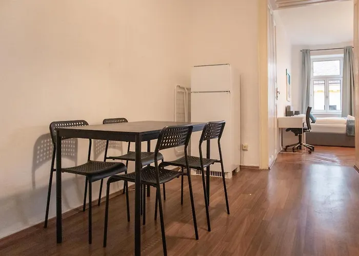 Lovely 2br Apt, Near Akh, Perfect For Short & Longstays Apartmán *