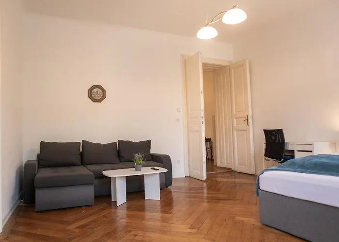 Lovely 2br Apt, Near Akh, Perfect For Short & Longstays Apartmán *