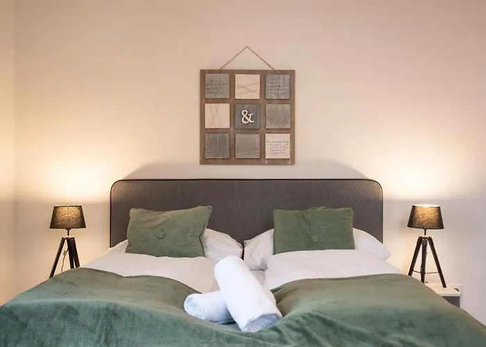 Lovely 2br Apt, Near Akh, Perfect For Short & Longstays Apartmán *