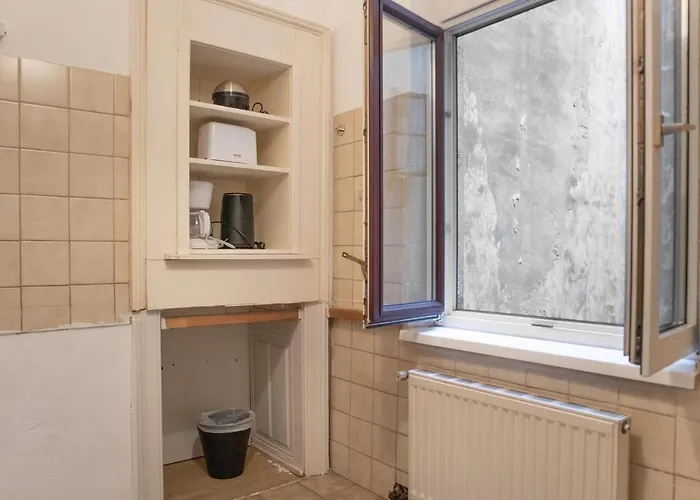 Lovely 2br Apt, Near Akh, Perfect For Short & Longstays Apartmán *
